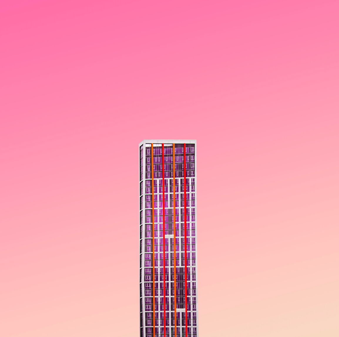 Moderne Architektur vor pinkem Himmel